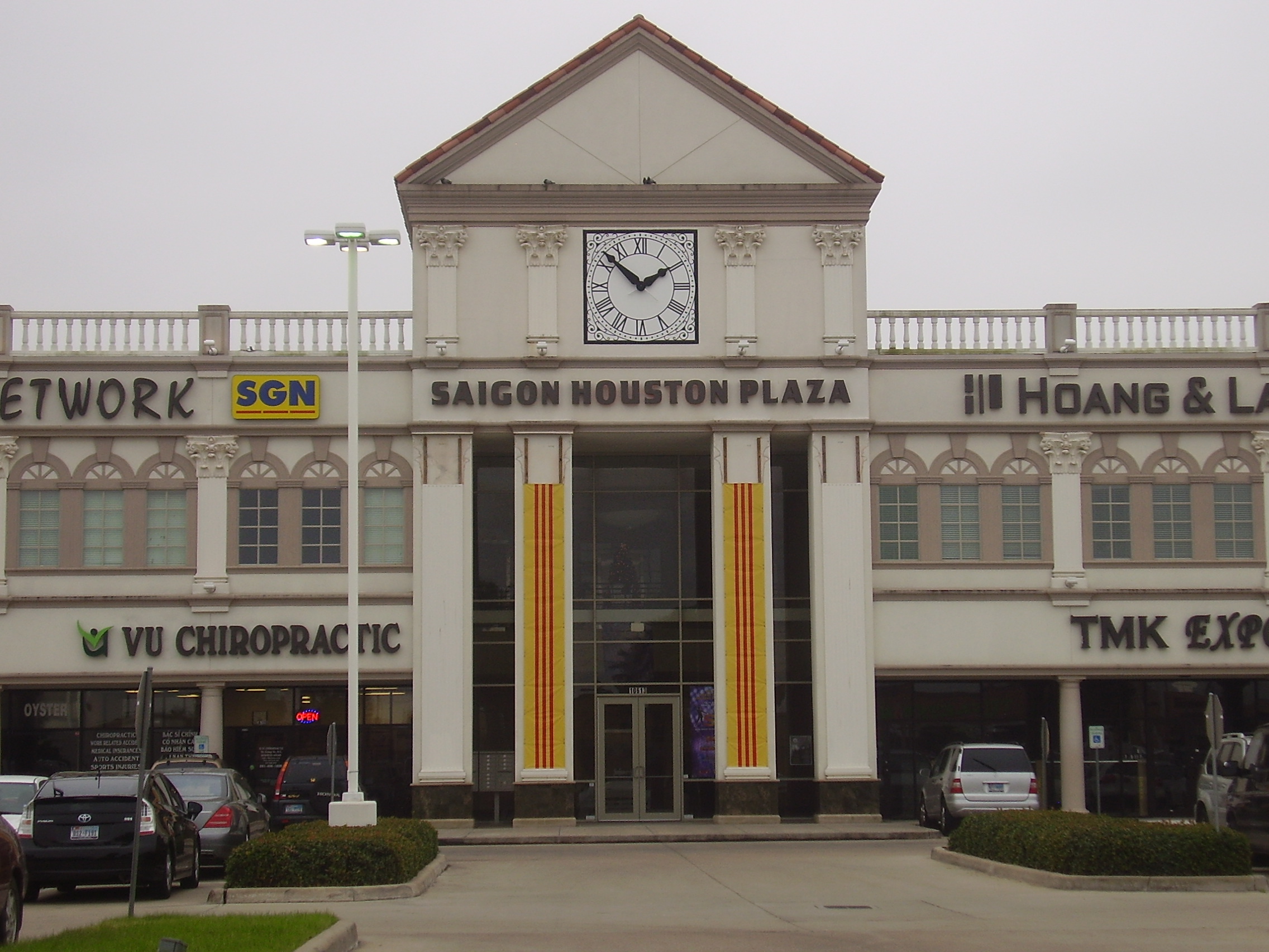 Saigon Plaza in Houston's Chinatown neighborhood. Credit: WhisperToMe, CC0, via Wikimedia Commons