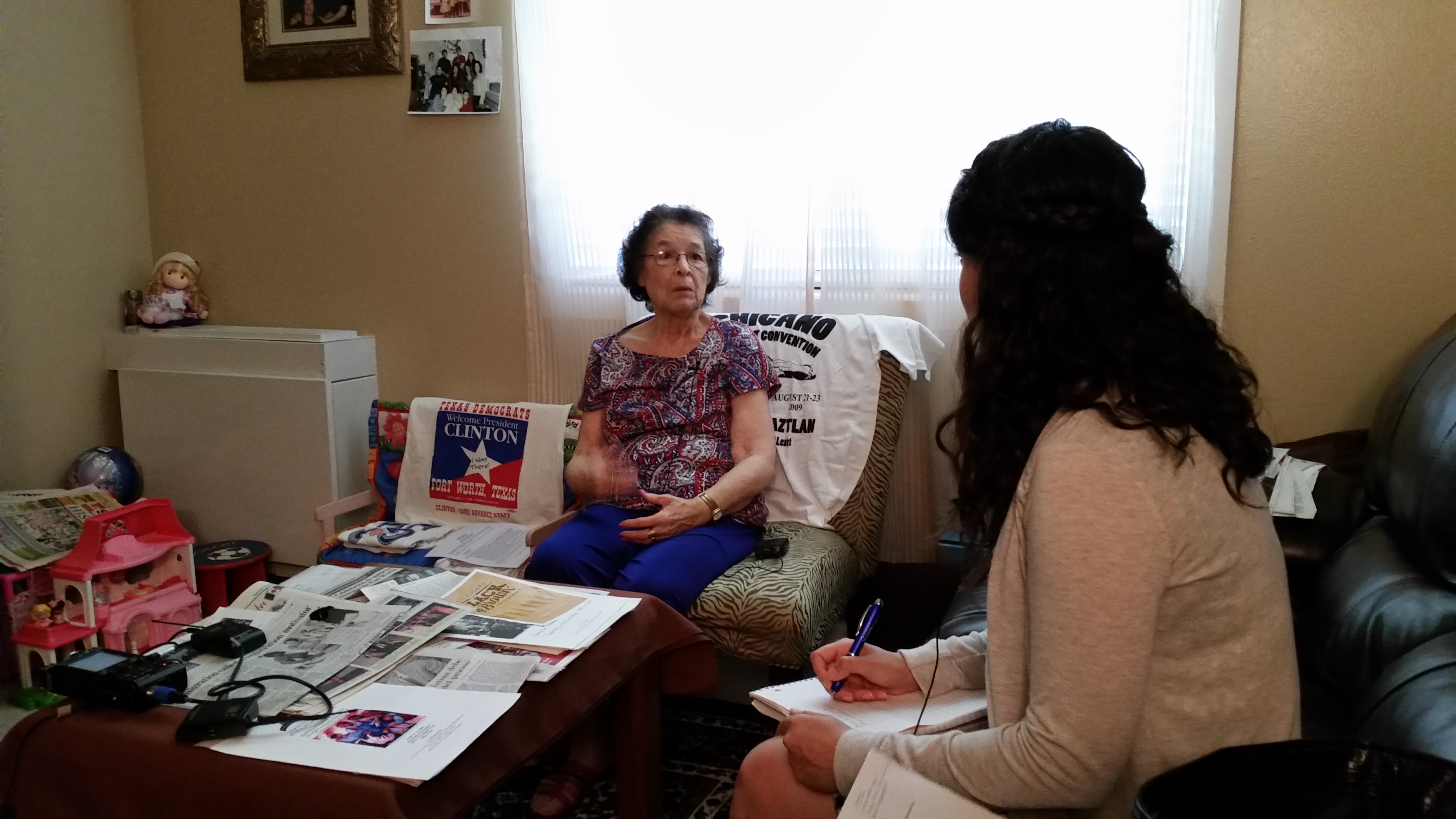 Pauline Valenciano Gasca (1936–2018) being interviewed by Sandra Enríquez at her home in Fort Worth, Texas, June 10, 2015. Photo courtesy CRBB.